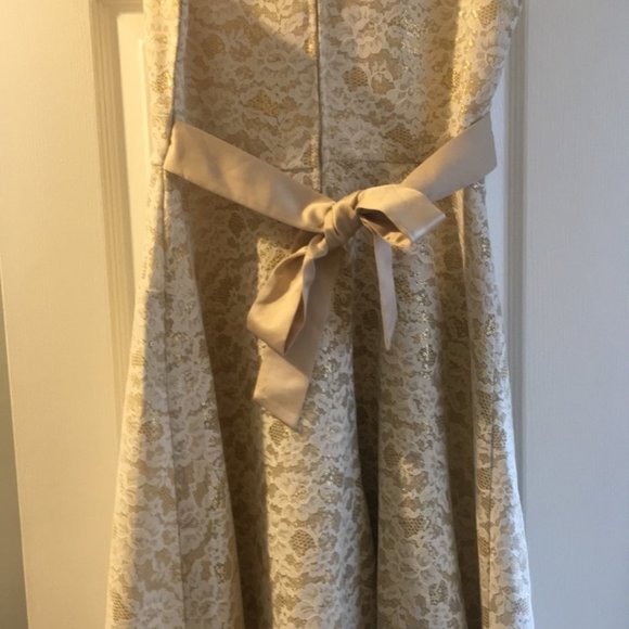 🦋Girls Lace & Ivory Gold Formal Wedding Easter Party Dress Sz 16 - Picture 3 of 7